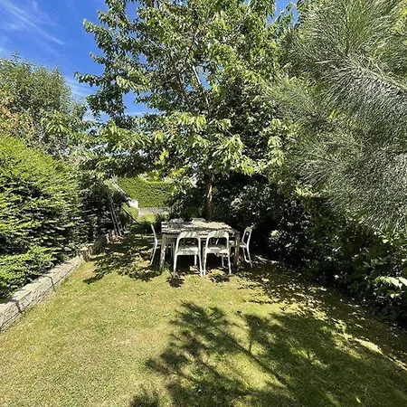 Apartamento Mitoyenne D'un Côté Avec Beau Jardin Arboré à Vendre Dans Un Quartier Calme De Cents *